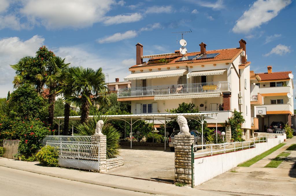 Pansion Adria Sveti Filip i Jakov Exterior foto