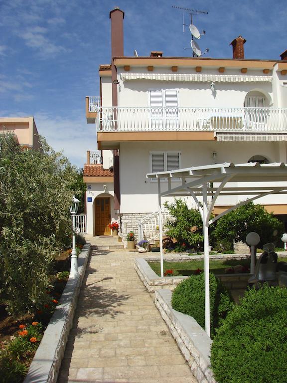 Pansion Adria Sveti Filip i Jakov Exterior foto