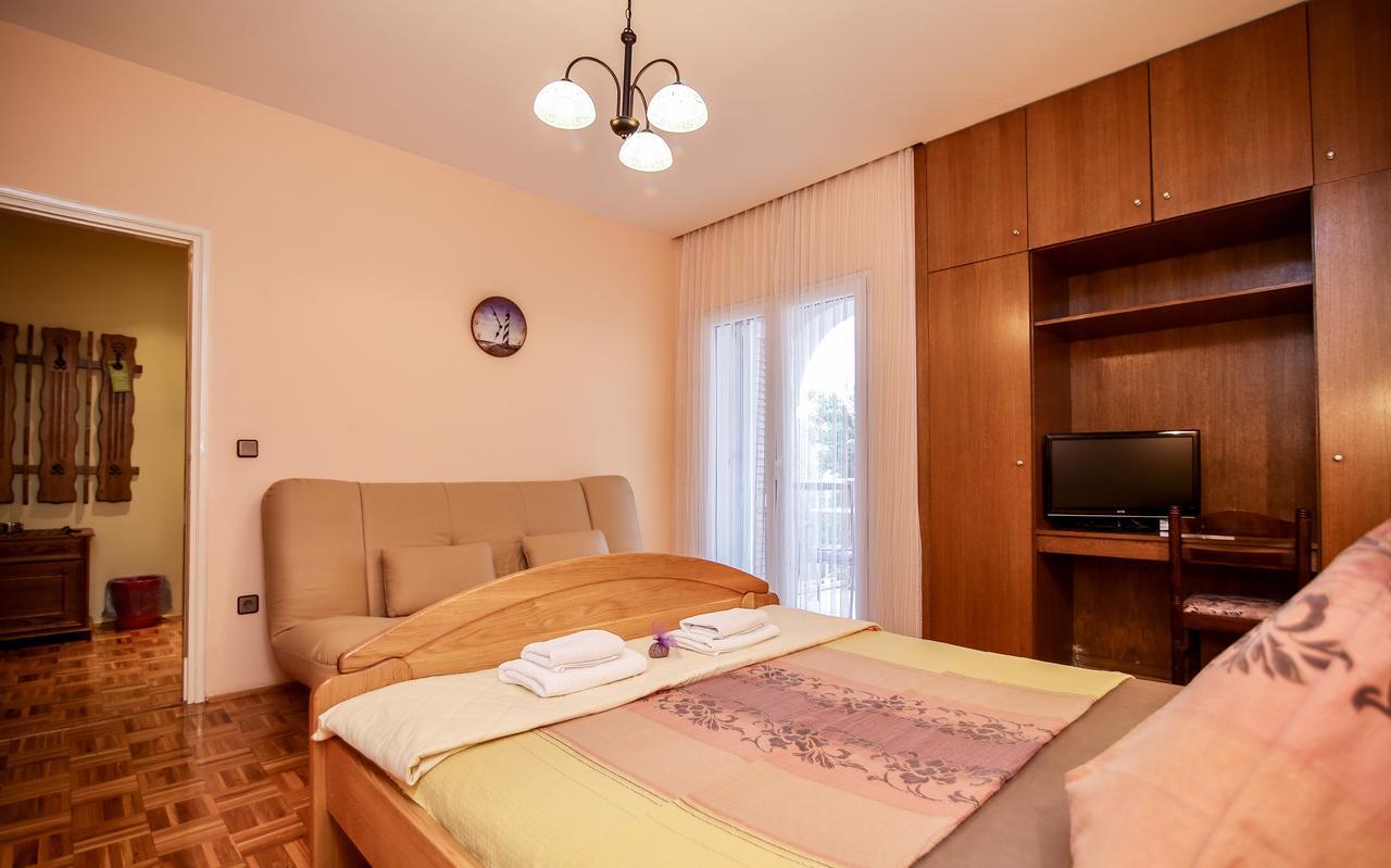 Pansion Adria Sveti Filip i Jakov Exterior foto