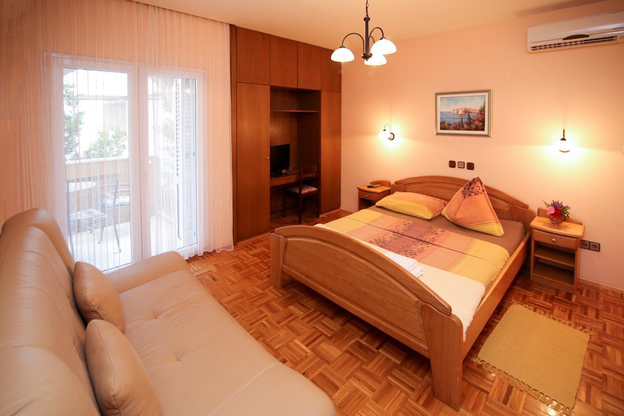 Pansion Adria Sveti Filip i Jakov Exterior foto