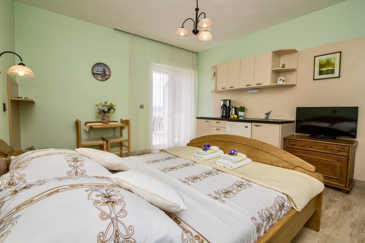 Pansion Adria Sveti Filip i Jakov Exterior foto