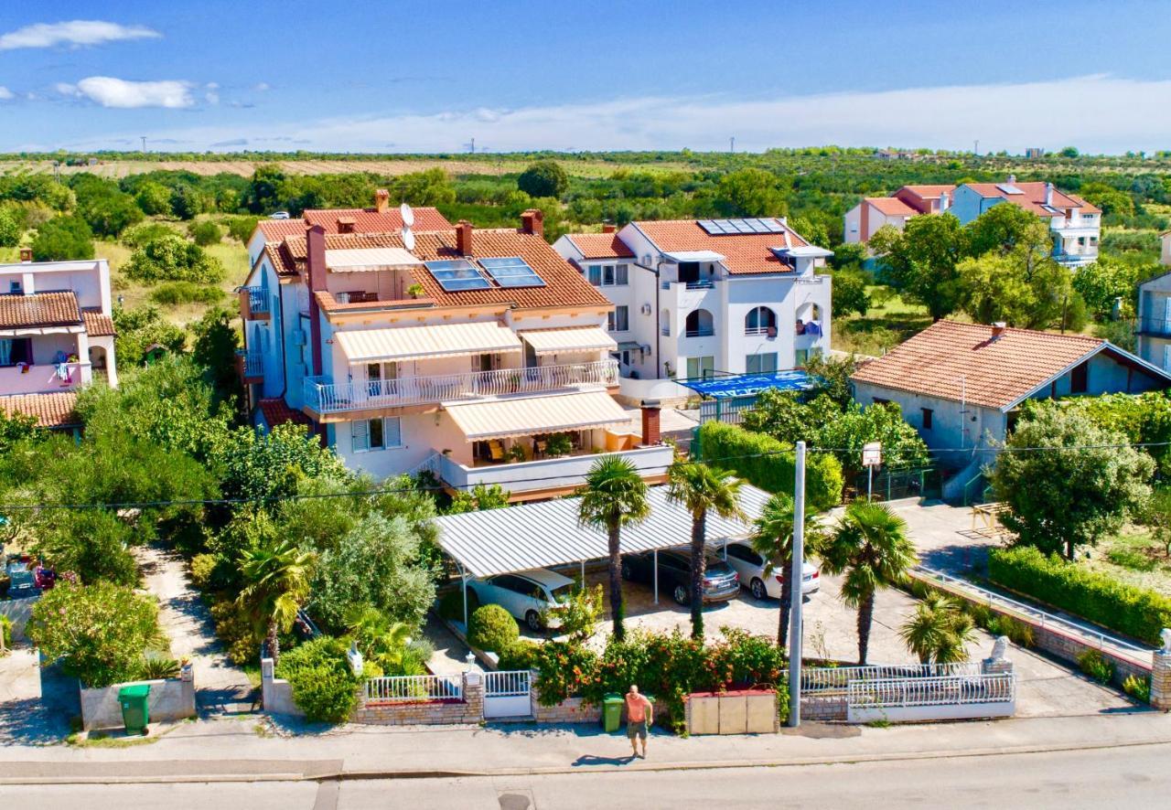 Pansion Adria Sveti Filip i Jakov Exterior foto
