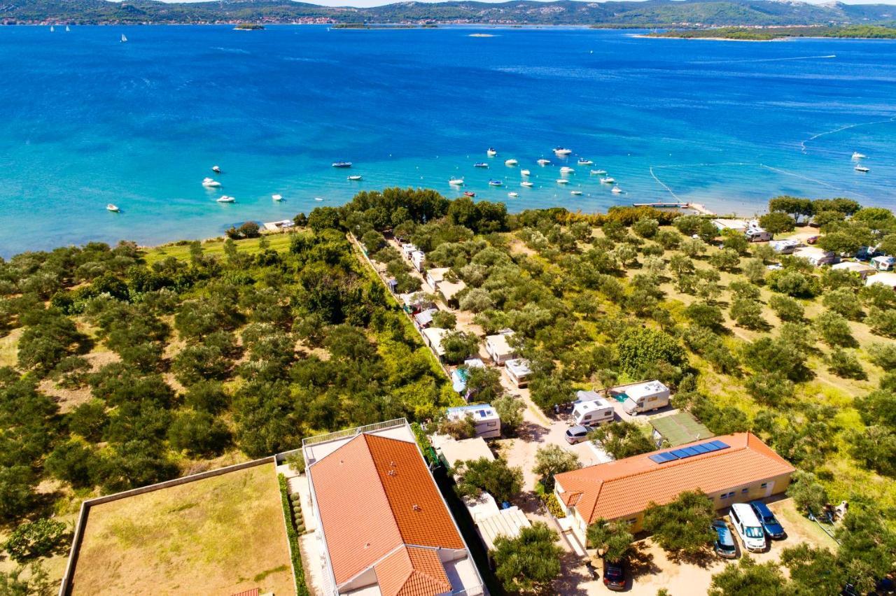 Pansion Adria Sveti Filip i Jakov Exterior foto
