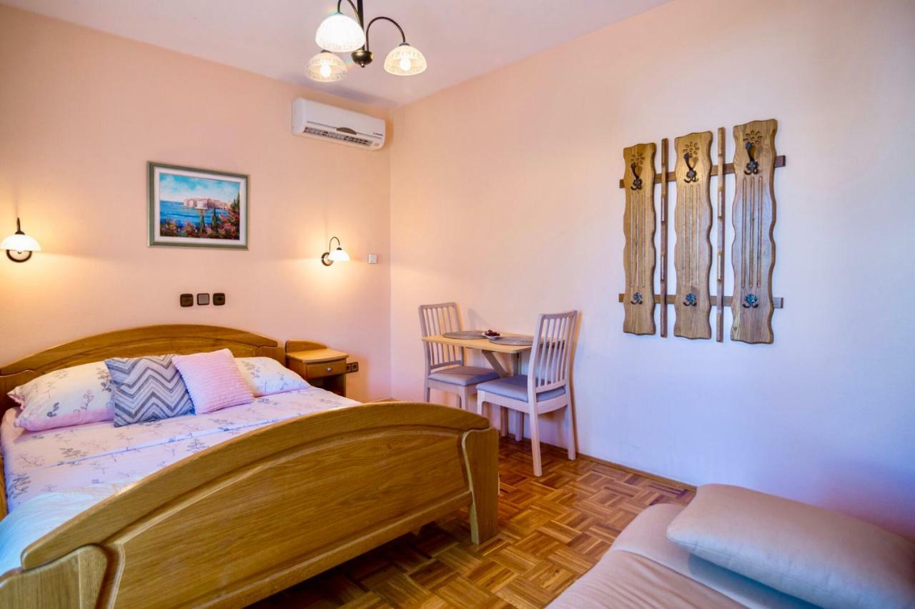 Pansion Adria Sveti Filip i Jakov Exterior foto