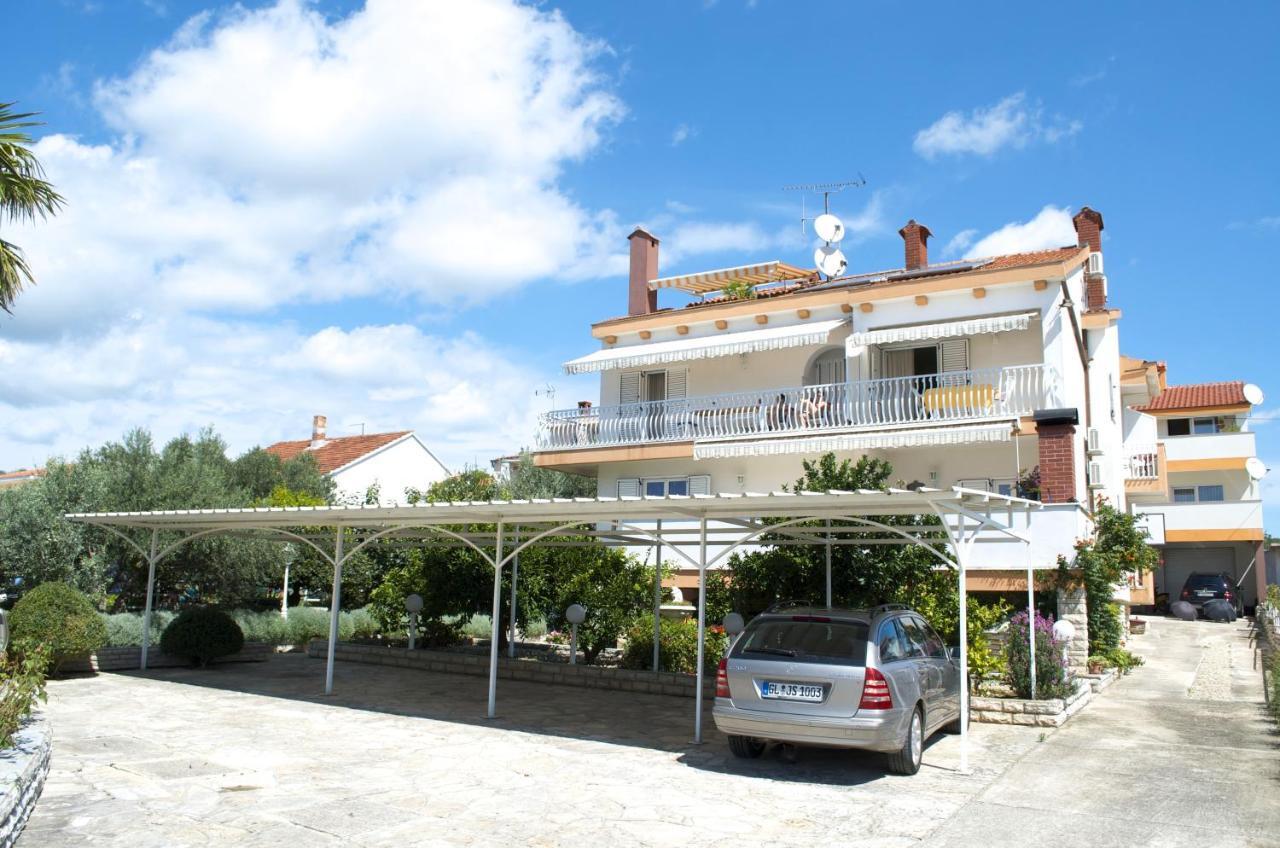 Pansion Adria Sveti Filip i Jakov Exterior foto